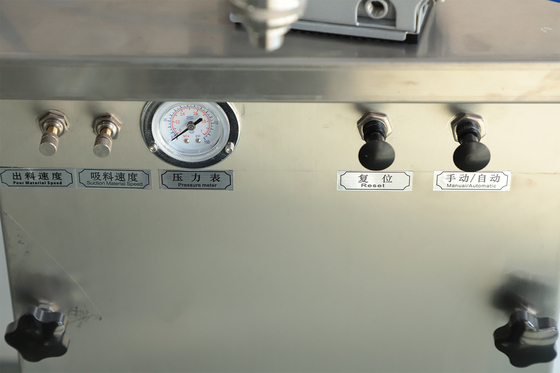 Verticale pneumatische cosmetische vloeistofvulmachine Explosieveilige semi-automatische