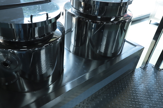 63 Rpm Cosmetische emulgatormixer met verwarmingsmethode Stoom Elektrisch Warm Olie Vacuumsysteem